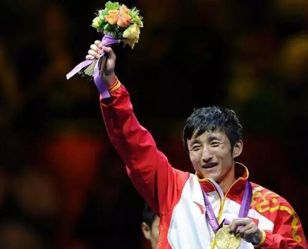 中国拳王邹市明简介