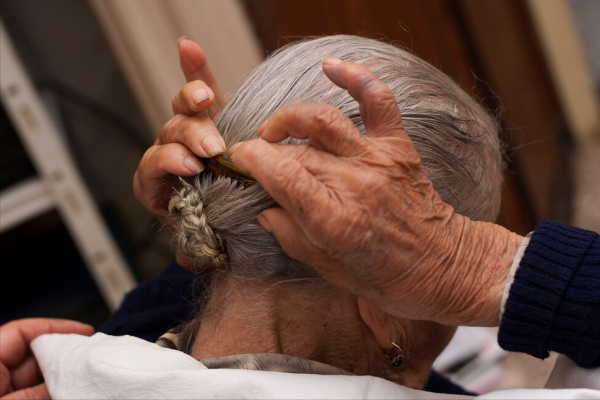 烫头前洗头还是不洗头