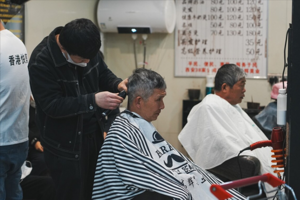 烫头前洗头还是不洗头