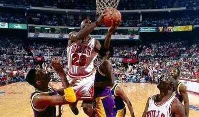 世界公认的篮球之神是谁 乔丹为什么被封为篮球之神