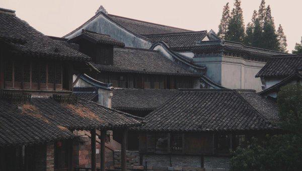 居安思危戒奢以俭的意思