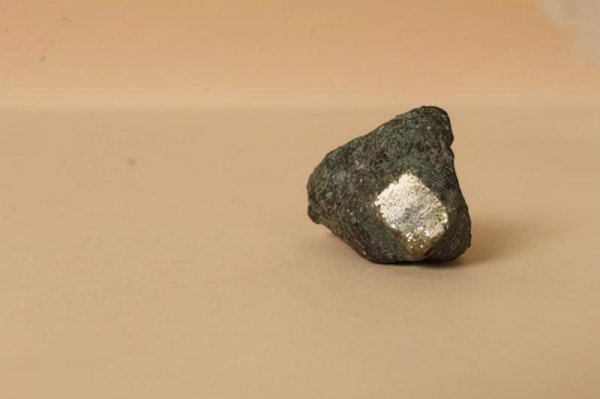 最直接鉴定陨石的方法