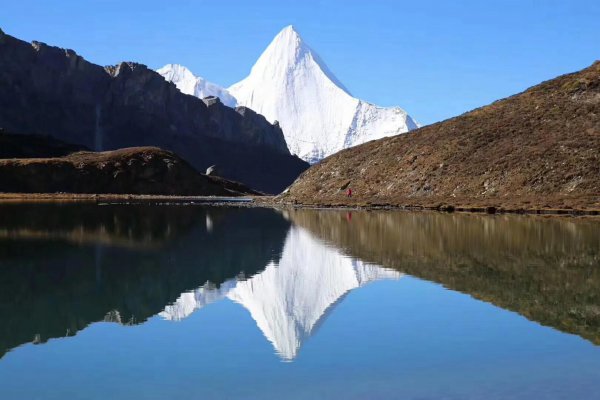 稻城亚丁海拔多少米