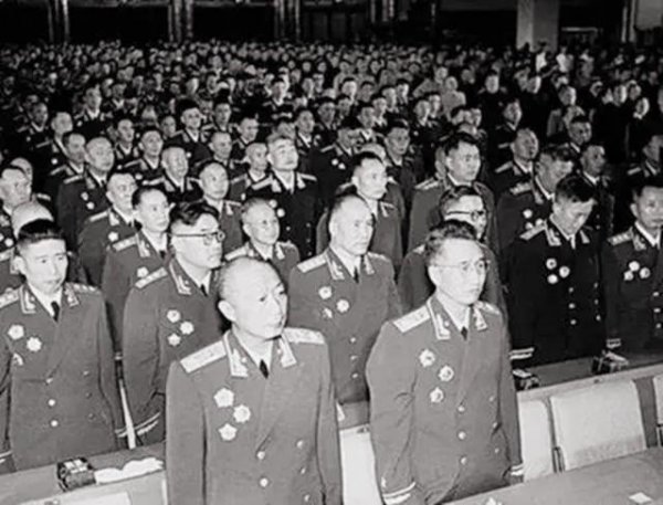 我国军衔大将和上将哪个大