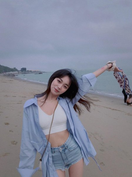 去海边玩穿什么衣服合适