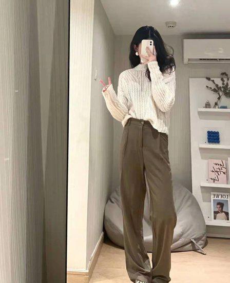 白色衣服配什么颜色裤子好看