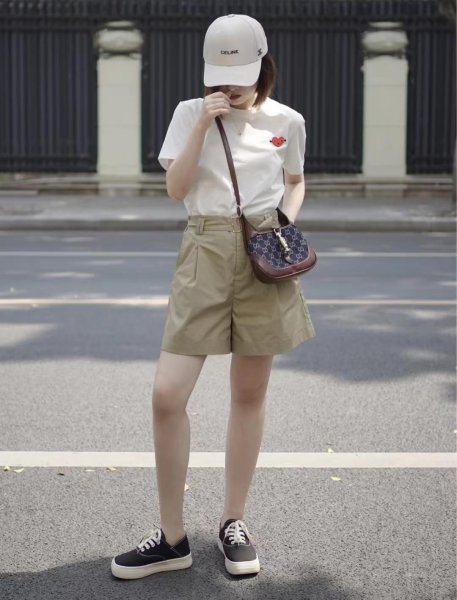 卡其色短裤配什么颜色短袖