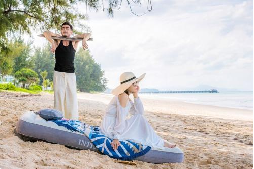 杨烁老婆王黎雯及个人资料