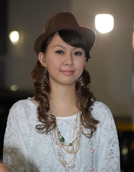 卓依婷个人资料简介