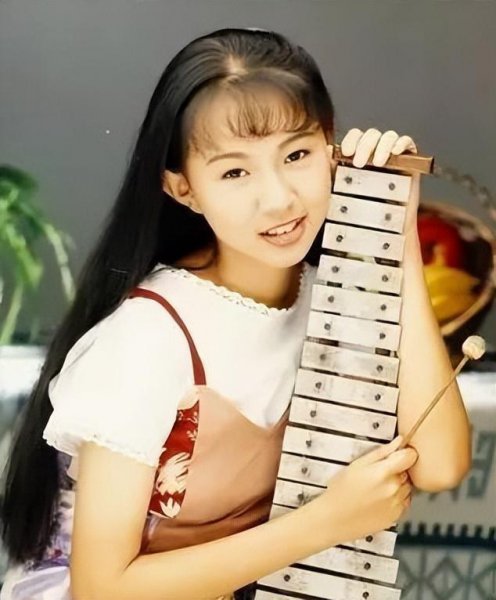 卓依婷个人资料简介