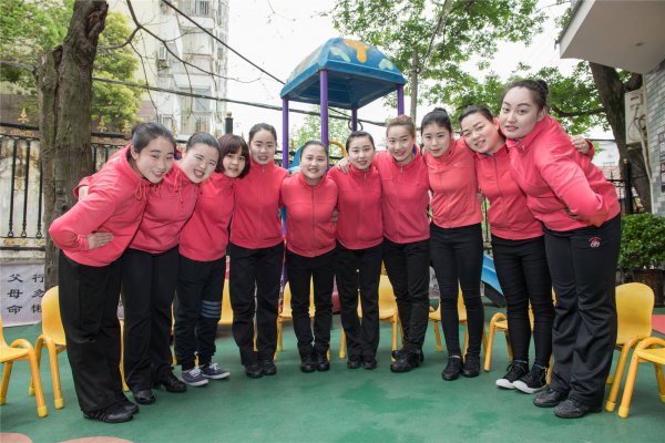 幼儿园老师工资多少一个月