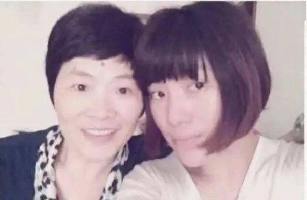 陈奕迅唱的孤勇者是谁写的