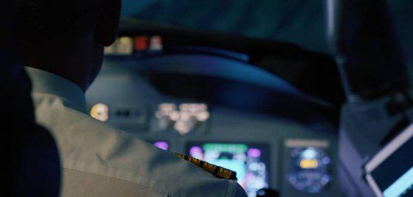 飞机机长工资多少钱一个月