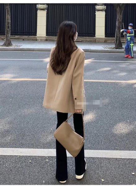 开叉喇叭裤配什么鞋子好看