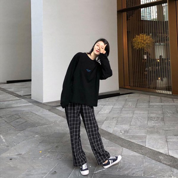 格子裤配什么上衣比较好看