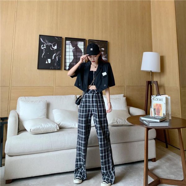 格子裤配什么上衣比较好看