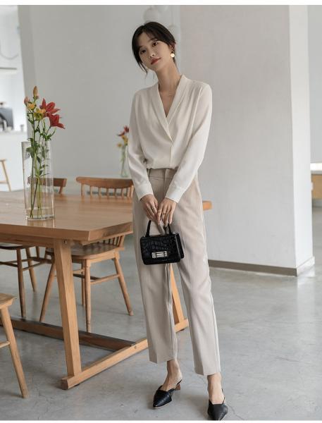 烟管裤上身搭配什么衣服