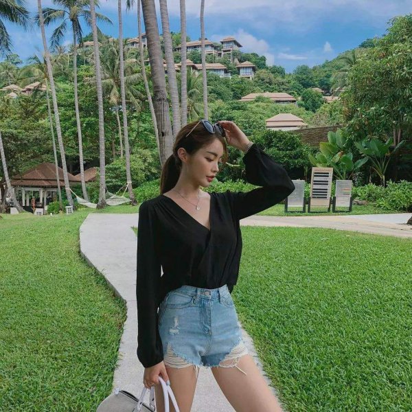 胸大的女生适合穿什么样的上衣