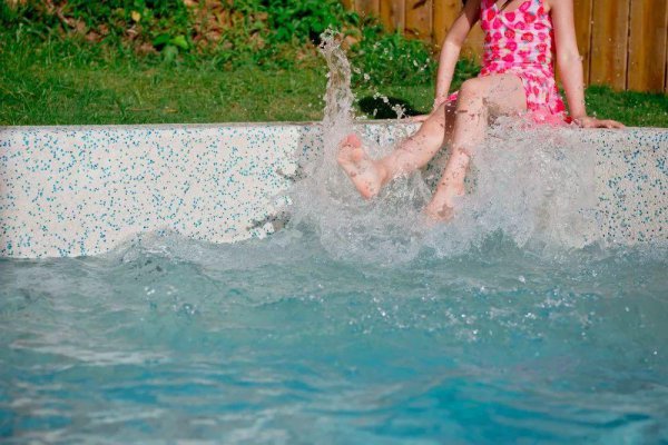 小孩几岁学游泳比较合适