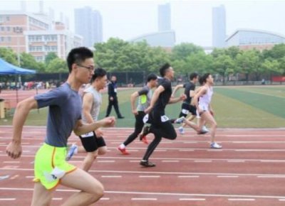 跑一千米的技巧 讲解体测1000米跑步的正确训练方法