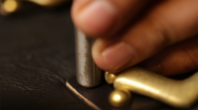 皮带打孔器怎么用 给皮带打孔的工具叫法及使用图解