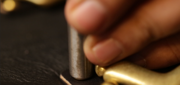 皮带打孔器怎么用