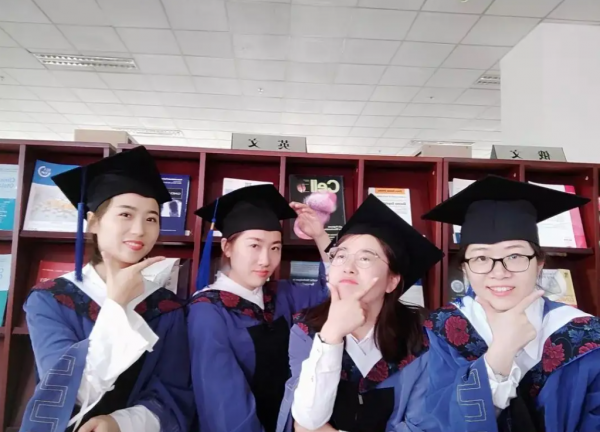 学士服颜色分类介绍