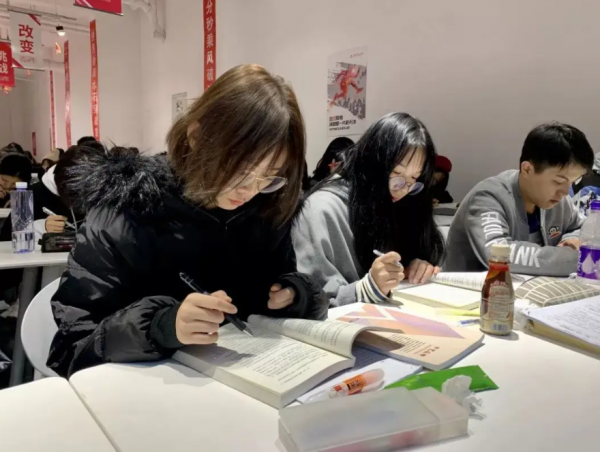 学士服颜色分类介绍