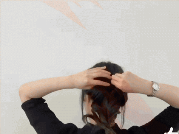 50岁女人盘头的简单手法