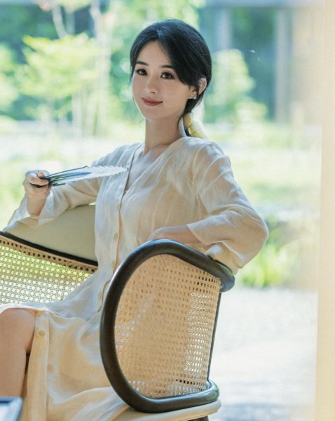 女生圆脸适合的发型图片