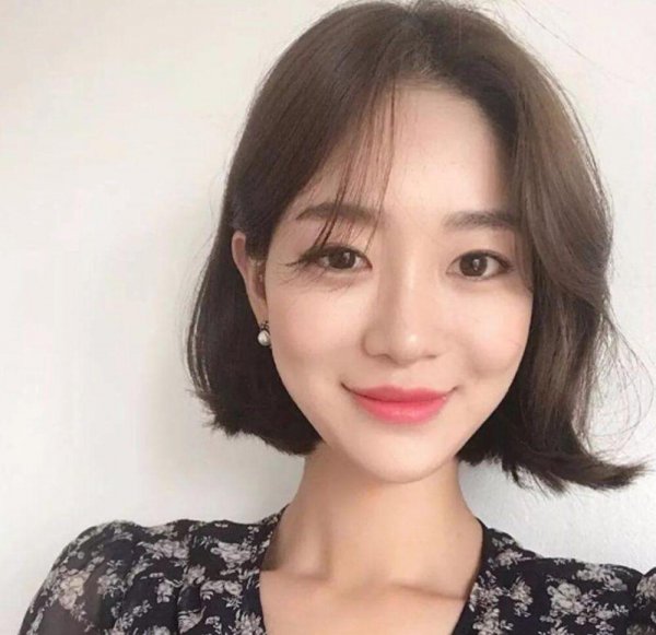 女生长脸适合短发吗