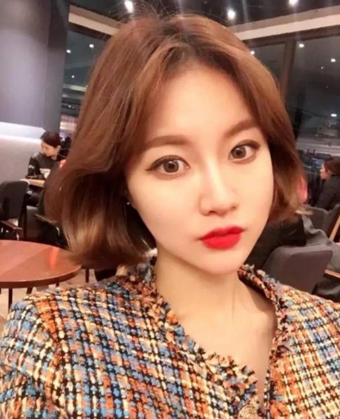 女生长脸适合短发吗