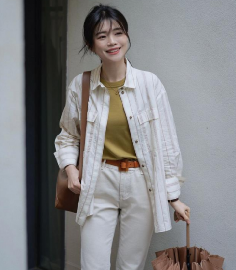 白色裤子怎么搭配鞋子