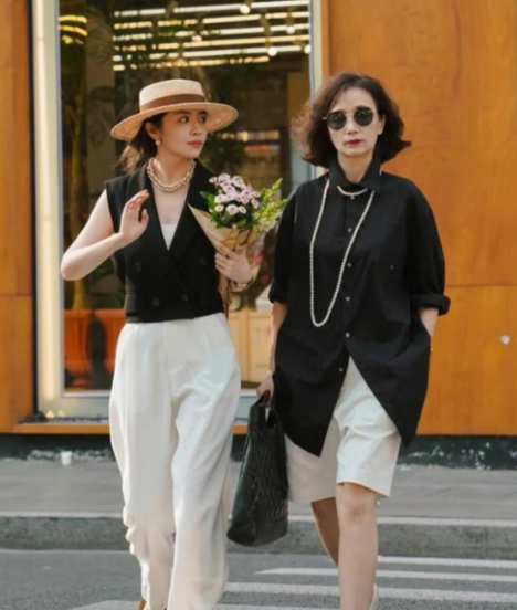 白色裤子怎么搭配鞋子