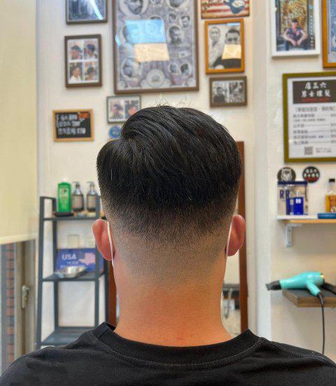 圆脸男生适合的发型