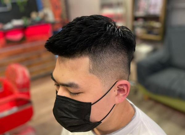 圆脸男生适合的发型