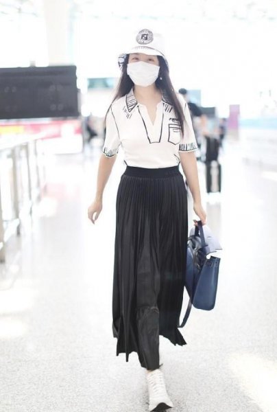 白鞋配什么裤子和上衣