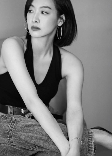 黑色衣服搭配什么裤子好看