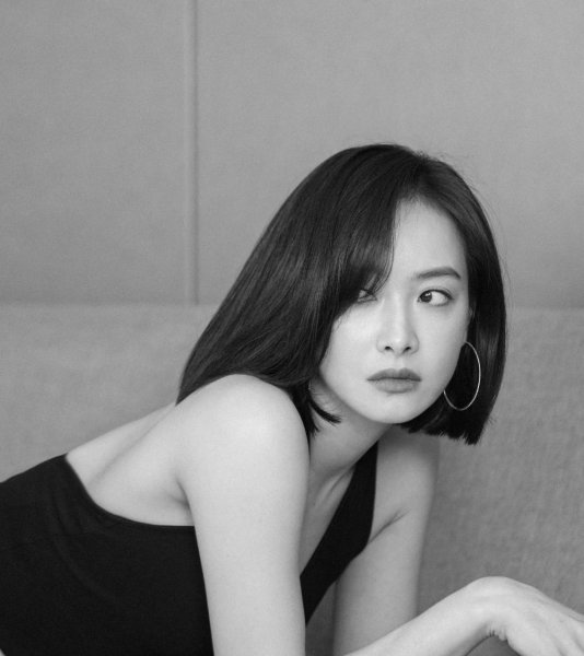 黑色衣服搭配什么裤子好看