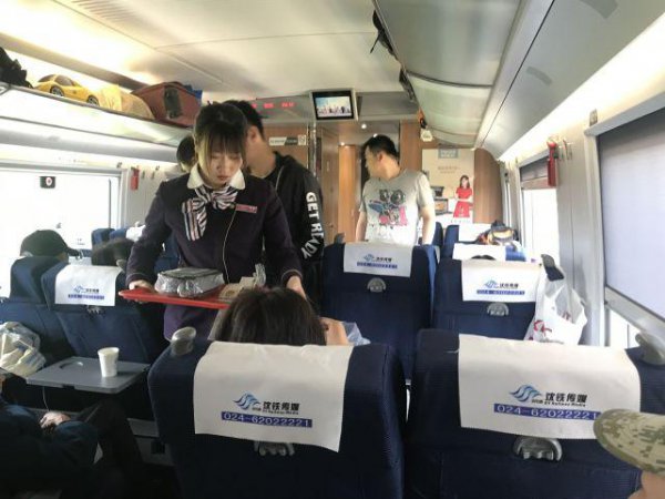 高铁靠窗的位置字母是什么