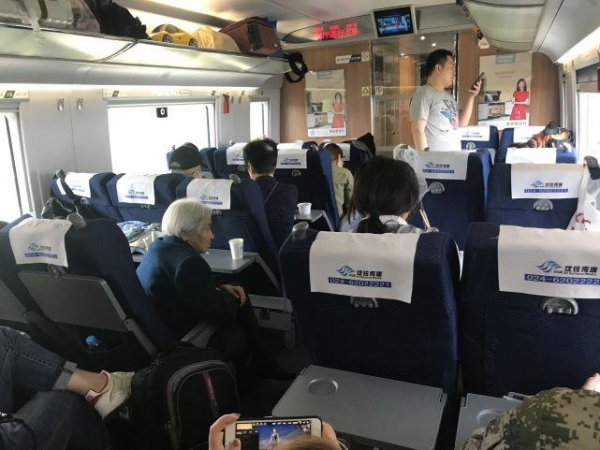 高铁靠窗的位置字母是什么