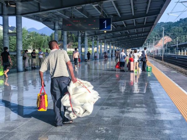 高铁靠窗的位置字母是什么