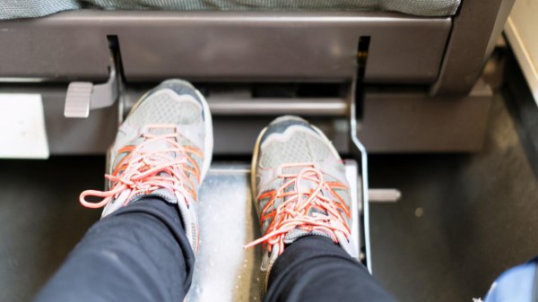 高铁靠窗的位置字母是什么