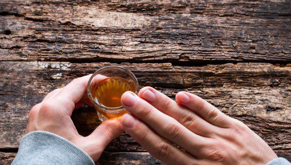 有酒瘾的男人身体表现