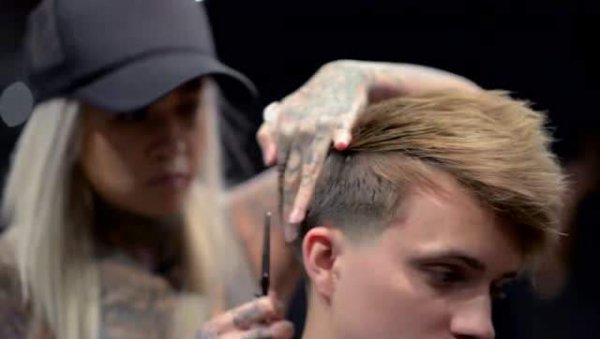 把头发打薄是什么意思