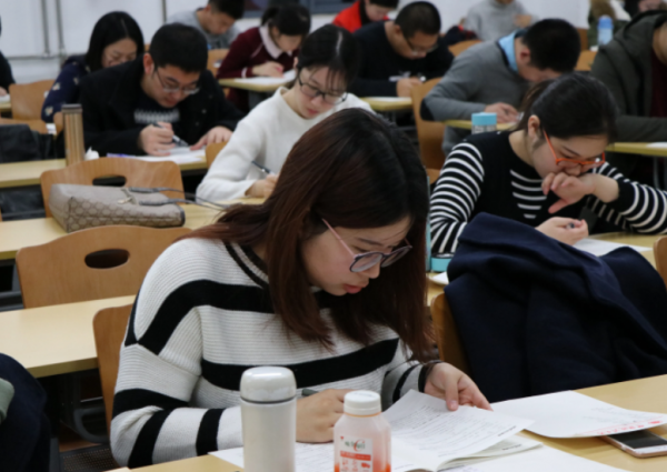 狱警工资一般多少钱一个月