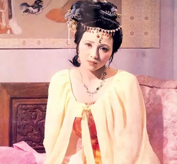 秦可卿为何不反抗贾珍