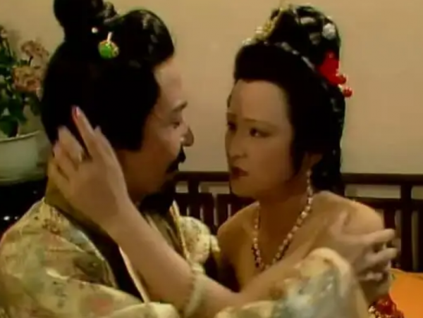 秦可卿为何不反抗贾珍