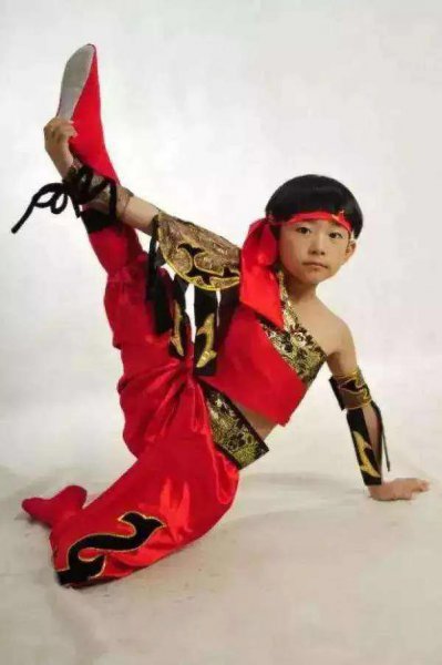 易烊千玺父母是谁