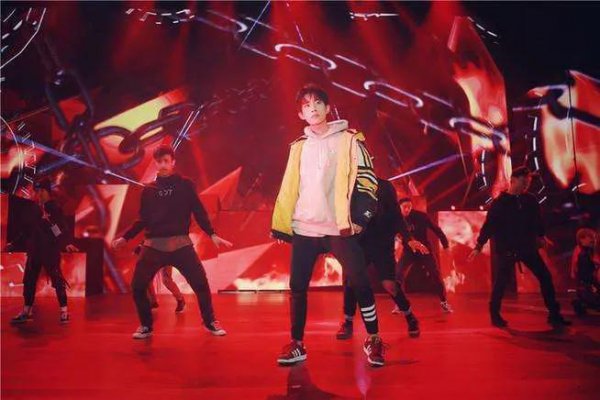 易烊千玺父母是谁